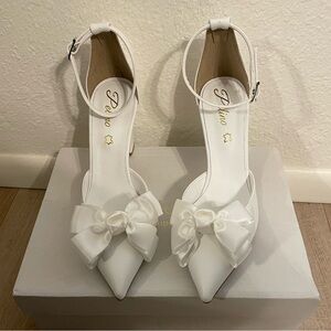 Bridal shoes with bow and block heel